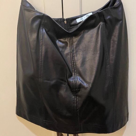 She + Skye Faux Leather Mini Skirt in Black, Size L - Picture 1 of 4